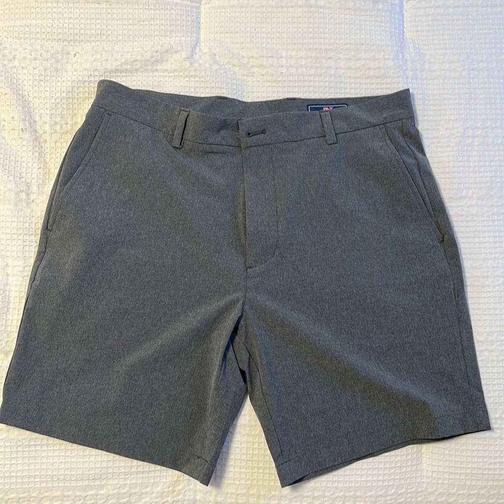 Vineyard Vine performance breaker shorts - gray